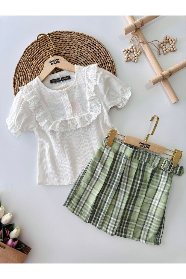 My Little One's Cute Outfit: Plaid Belt Buckled Shorts Skirt Set for Girls - Green
