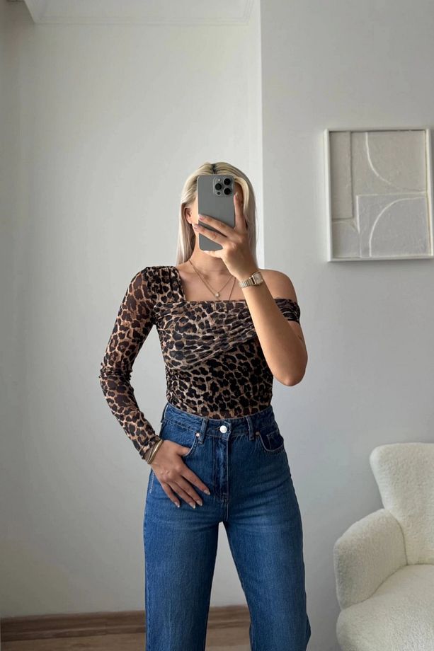 Omuz Dekolte Tek Kol Leopar Tül Bluz - 2