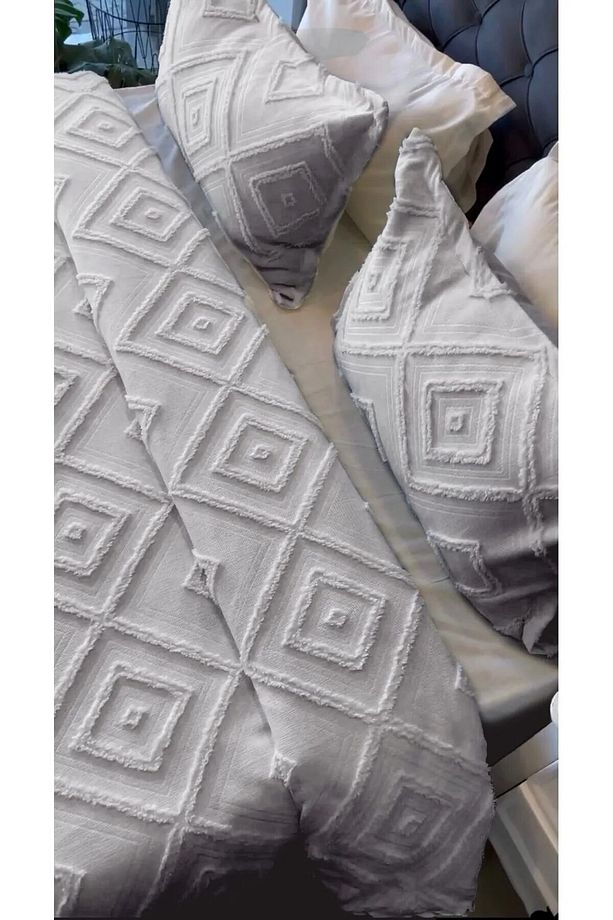 Sofya İskandinav Çift Kişilik Püsküllü Yatak Örtüsü 250x260 2 Yastık 50x80 - 1