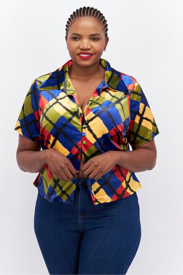 Women Curvy Fit Pointed Collar Short Sleeve Shirt, Multicolor