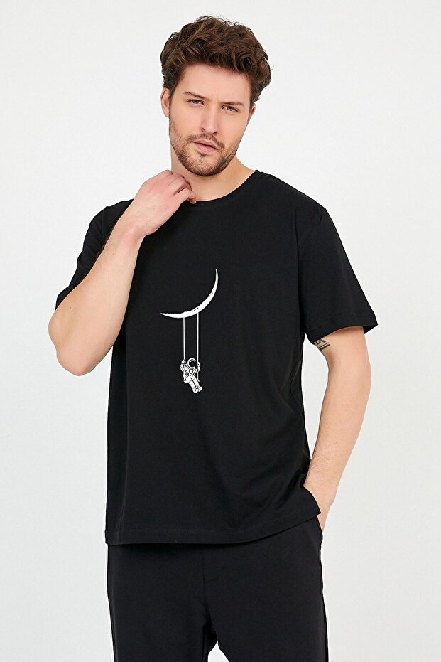 Unisex Black Loose Cut Cotton Men's Tshirt with Swing on the Moon Printed