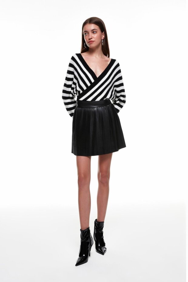 Piliseli Kısa Etek Siyah - 1