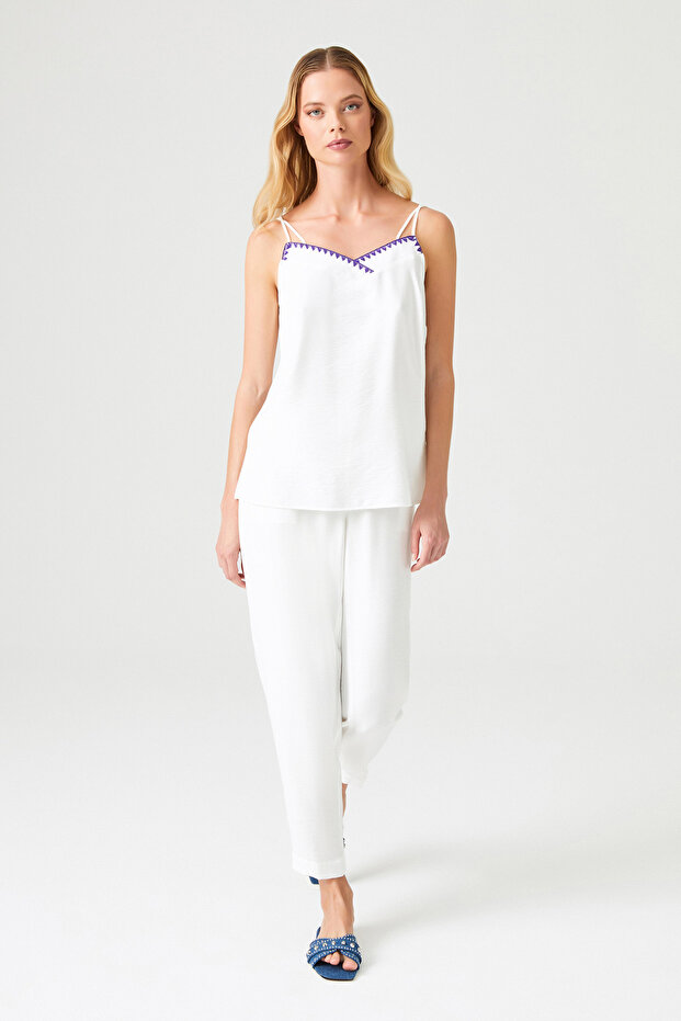 Nakış Detaylı Askılı Bluz - 2