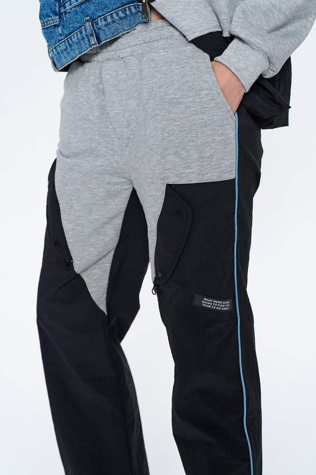 بدلة رياضية من القماش الفني باللون الرمادي - 4