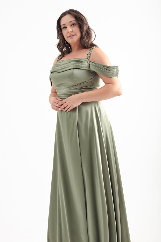 Női khaki színű, szűk szabású, kőpántos, drapériás, nagyméretű, hosszú estélyi ruha - 3