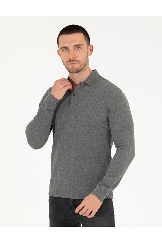 سويت شيرت أساسي بقصة ضيقة من Anthracite Melange 50276035-VR081
