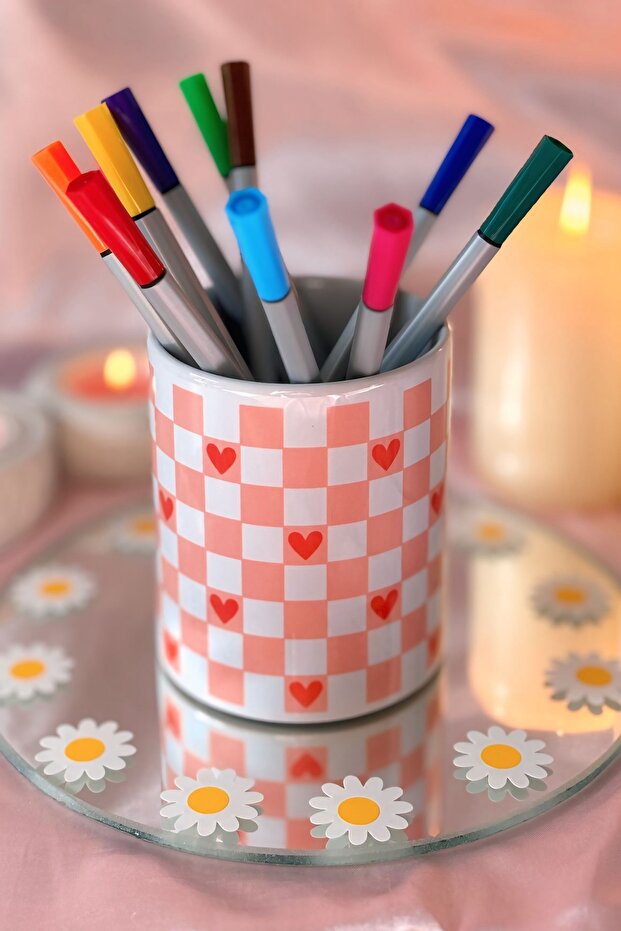 حامل أقلام على شكل قلب منقوش - 4