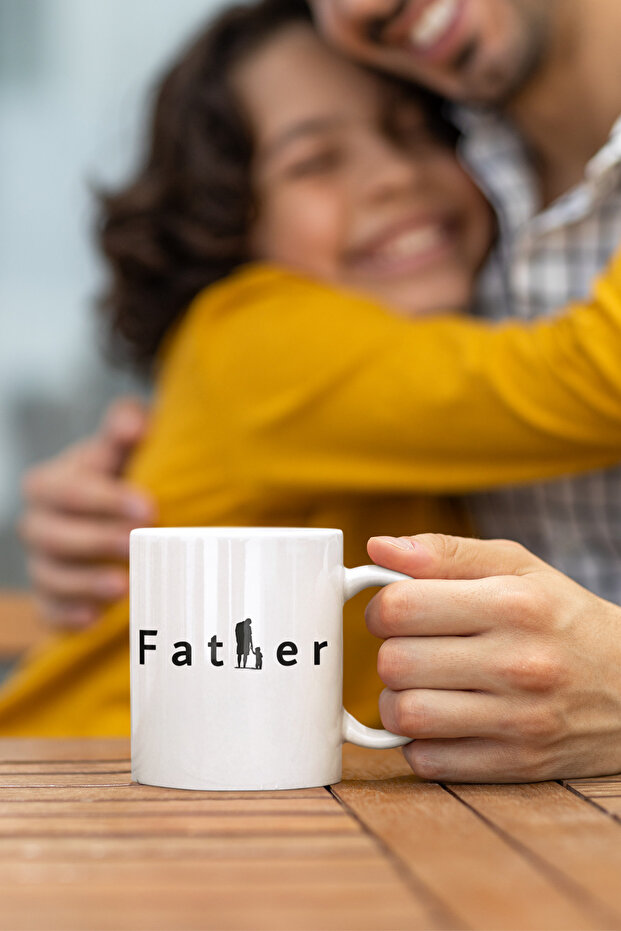 كوب مطبوع عليه الأب والأب