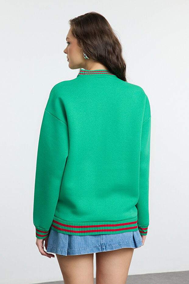 Açık Yeşil Slogan Baskılı Oversize/Geniş Kalıp Kalın İçi Polarlı Örme Sweatshirt TWOAW25SW00239 - 5