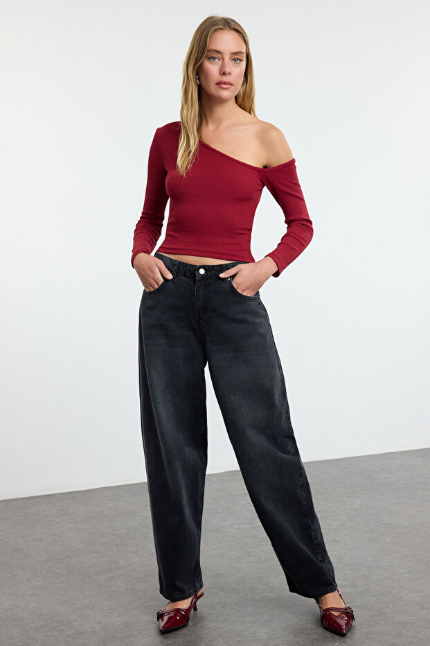 Burgundy Fitted Asymmetrical Collar Off-The-Shoulder Ribbed Knitted Blouse Twoaw23Bz00088