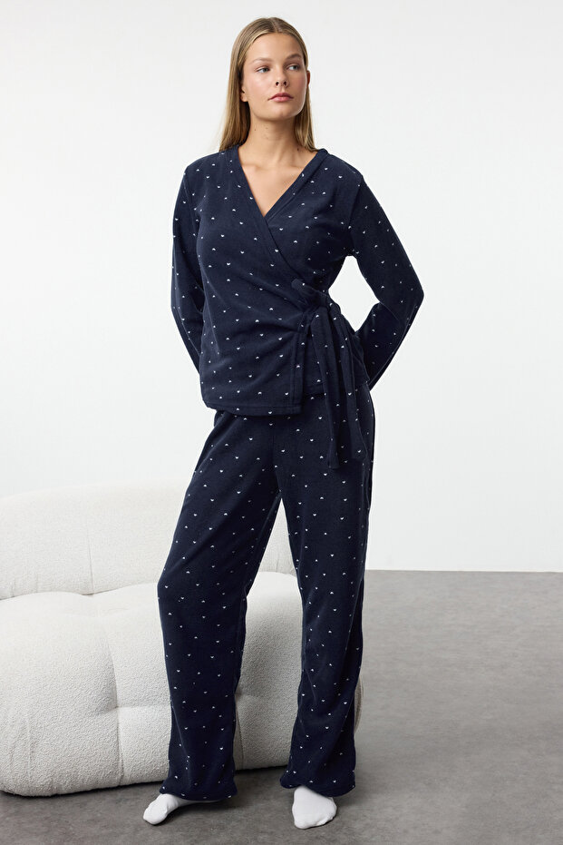 Lacivert Kalpli Bağlama Detaylı Polar Kışlık Örme Pijama Takımı THMAW25PT00139 - 1