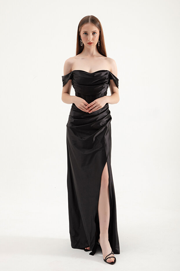 Rochie de seară lungă, neagră, cu decolteu barcă - 1