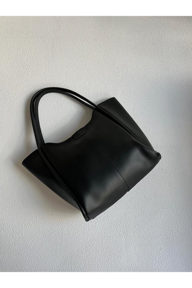 Black School Model Hand and Women's Shoulder Bag