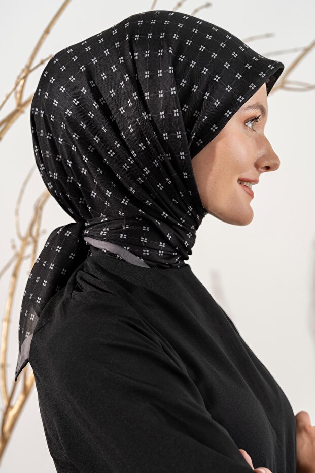 وشاح نسائي ناعم ذو مربعات صغيرة