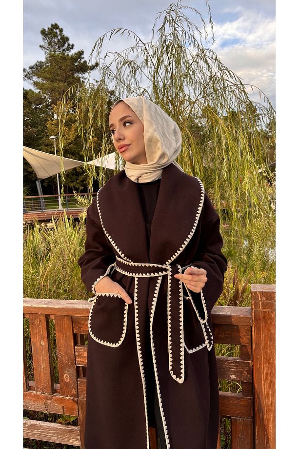 İŞLEMELİ BORNOZ TİP KUŞAKLI ASTARLI KADIN KABAN - 4