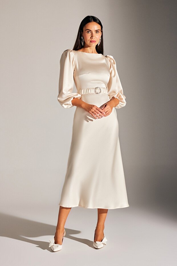 DIANA ECRU-Kleid mit Ballonärmeln und Steingürtel - 5