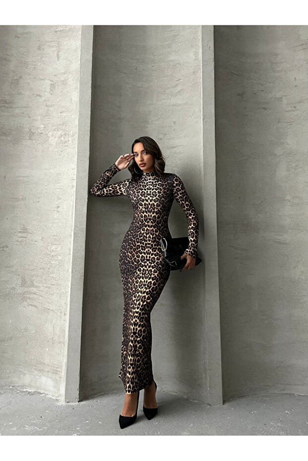 فستان بياقة مدورة بنقشة الفهد - 4