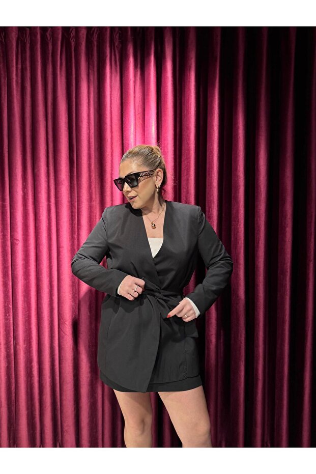 سترة سوداء موديل 7208 - 2