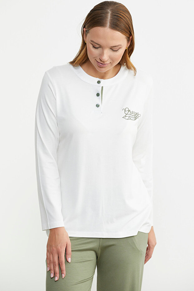 طقم بيجامة بأزرار منقوشة باللون الأخضر - 4