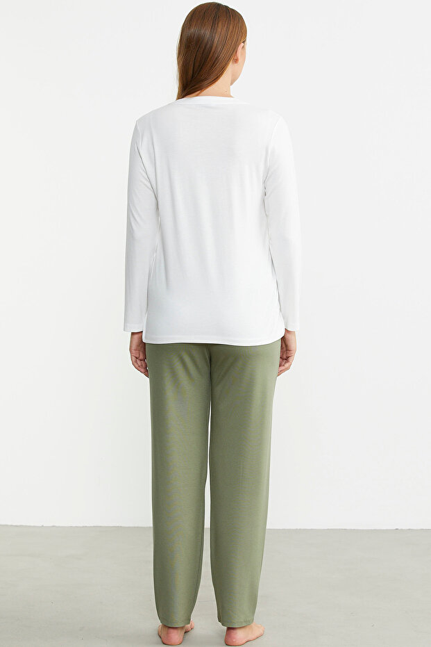 طقم بيجامة بأزرار منقوشة باللون الأخضر - 6