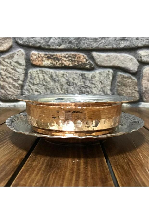 وعاء حساء نحاسي مقرمش