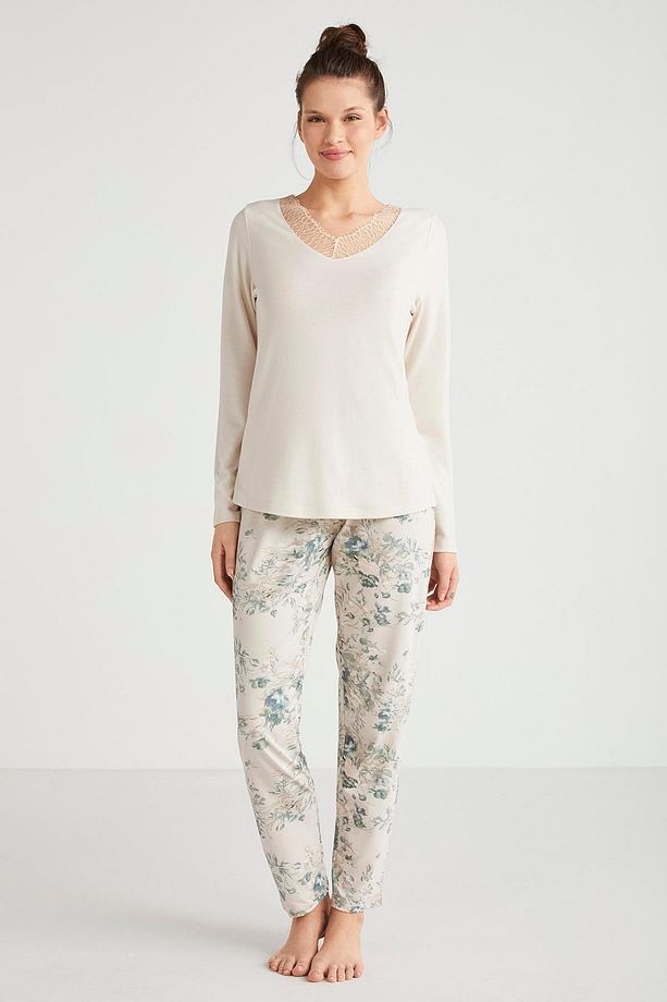 Çiçek desenli pijama takımı - 1