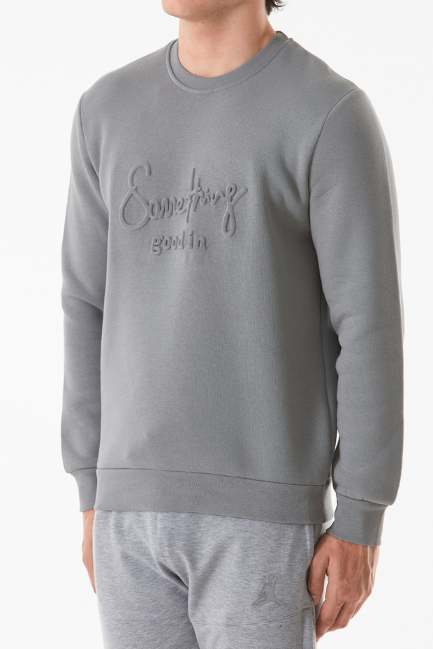3 Thread Embossed Crew Neck Sweatshirt - 8