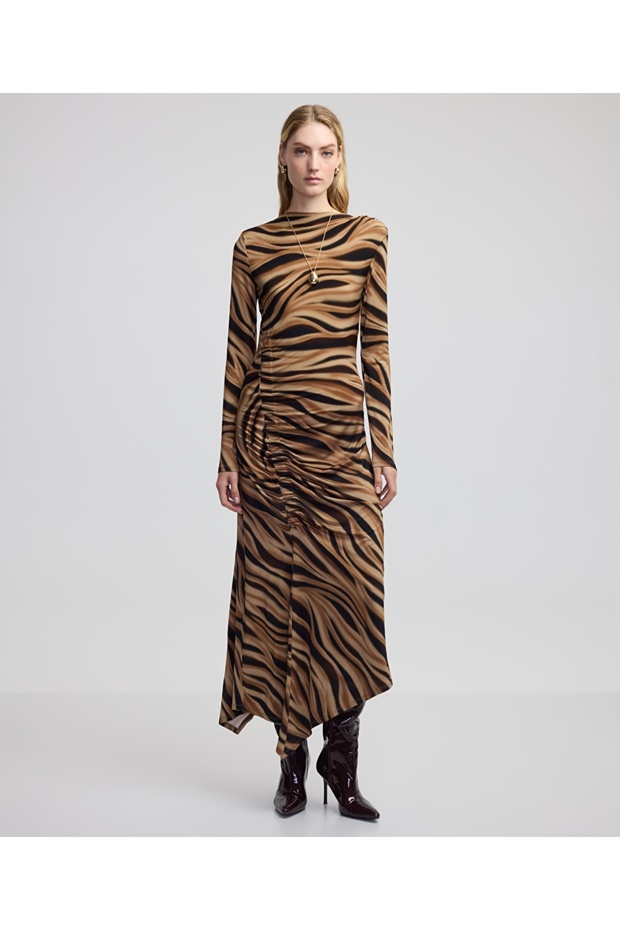 Desenli ve drapeli elbise - 1