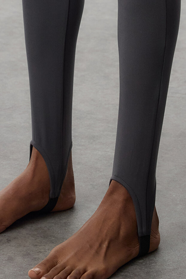 Tmavě antracitová broušená měkká tkanina Fuzzo po celé délce pletené sportovní punčochy na jógu Thmaw25Ty00009 - 3