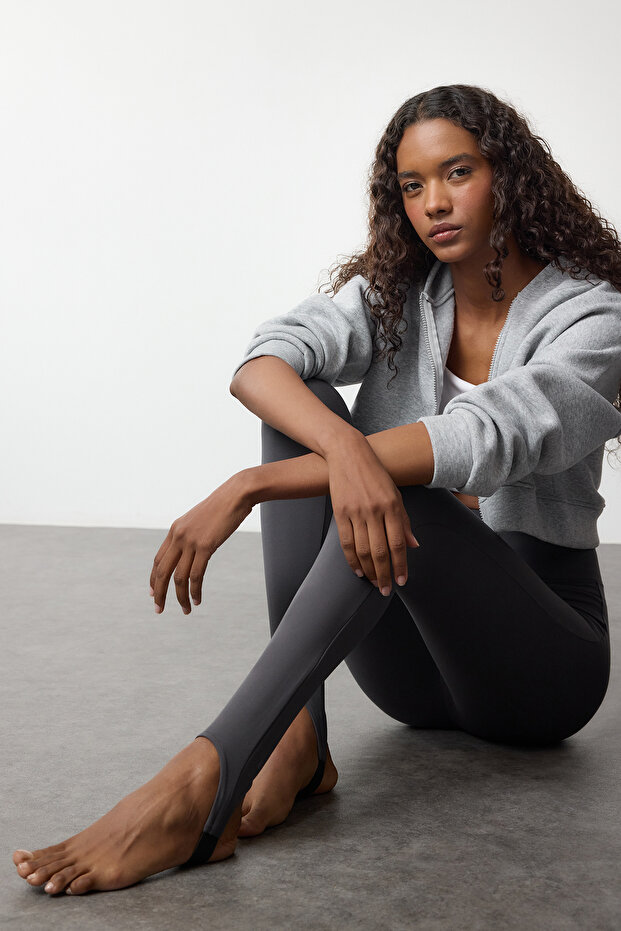 Tmavě antracitová broušená měkká tkanina Fuzzo po celé délce pletené sportovní punčochy na jógu Thmaw25Ty00009 - 2