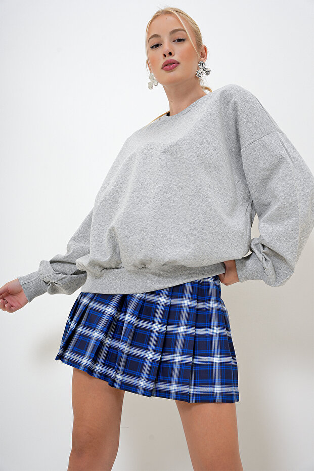 Kadın Gri Bisiklet Yaka Oversize Basic Sweatshirt PRM1046 - 4