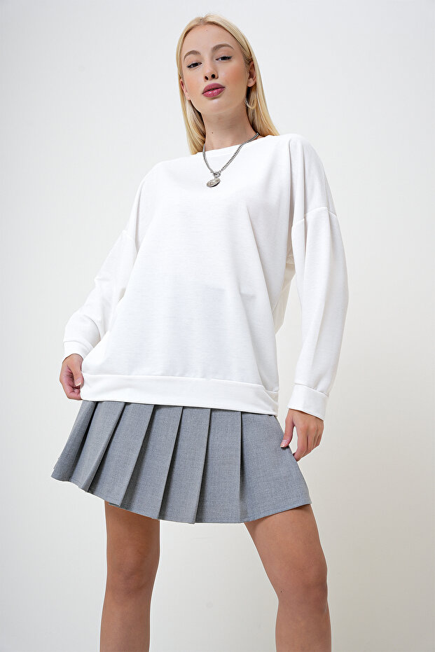 Kadın Beyaz Bisiklet Yaka Oversize Basic Sweatshirt Prm1096 - 4