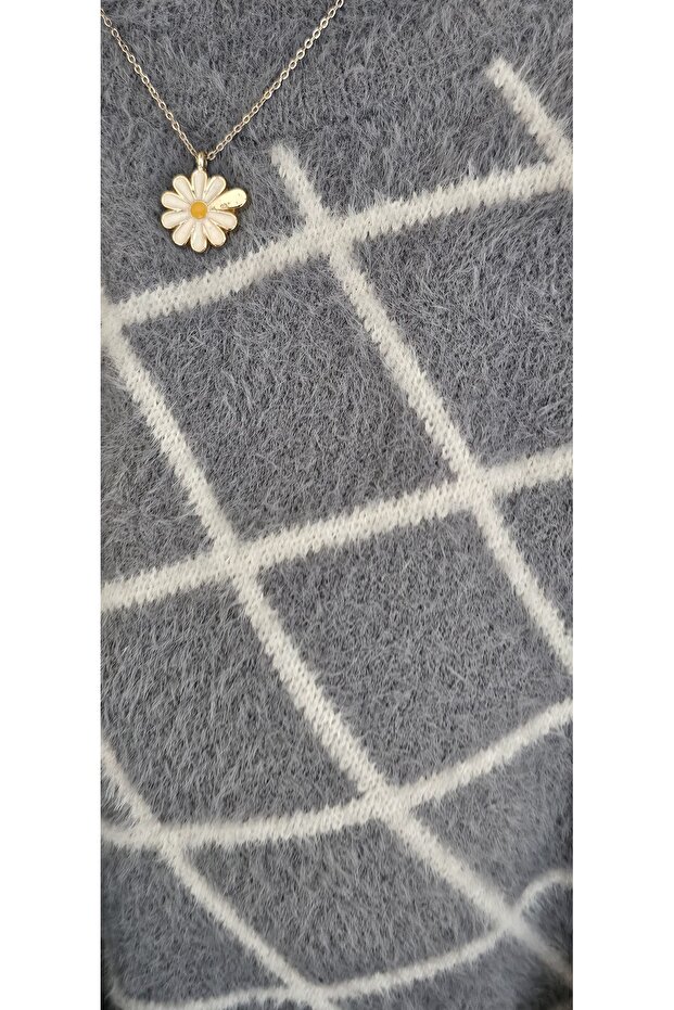 Diamond Patterned Feather Crop - 8