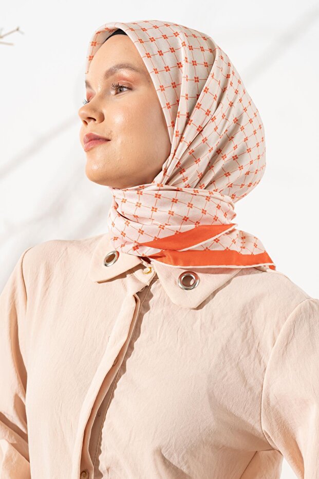 وشاح نسائي ناعم ذو مربعات صغيرة