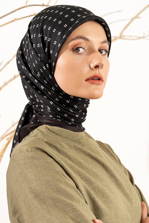 Women's Small Checkered Soft Scarf