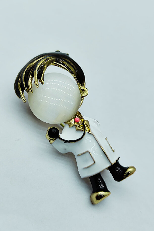 Sevimli Doktor Figürlü Broş - 1