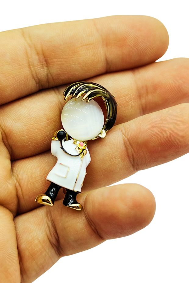 Sevimli Doktor Figürlü Broş - 2