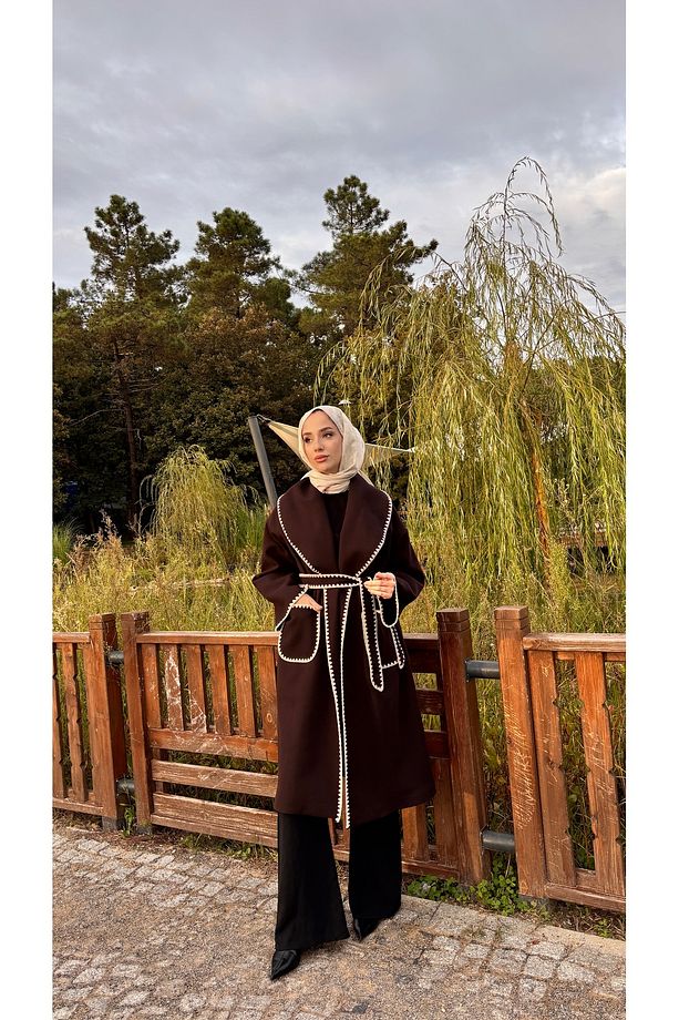 İŞLEMELİ BORNOZ TİP KUŞAKLI ASTARLI KADIN KABAN - 3