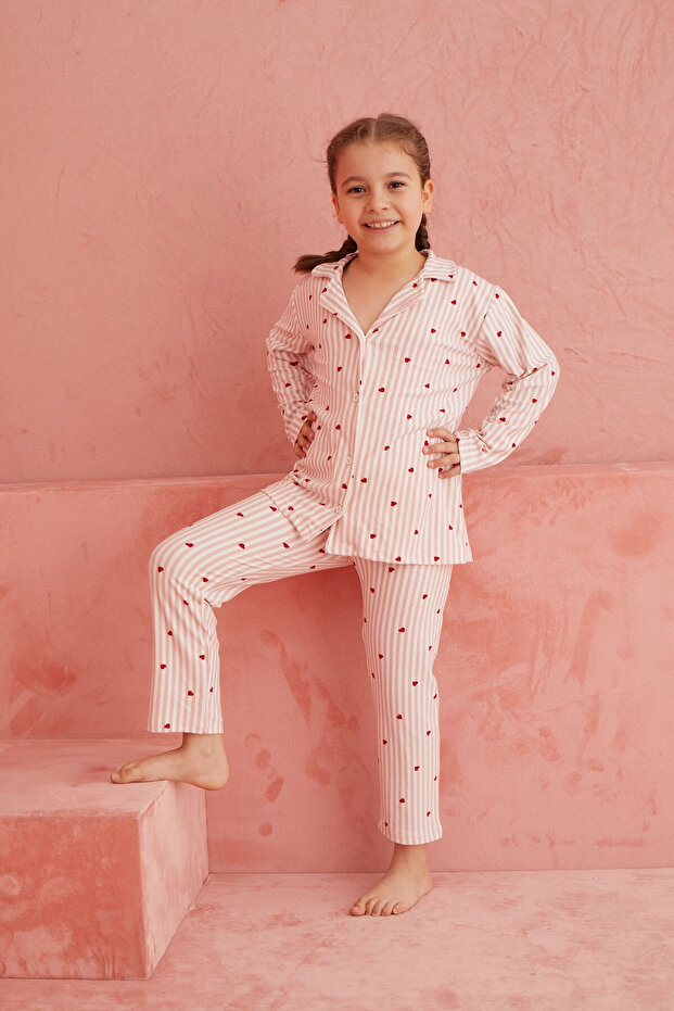 Ekru-Pembe Çizgili Kalp Desenli Önden Düğmeli Süet Pijama Takım - 3