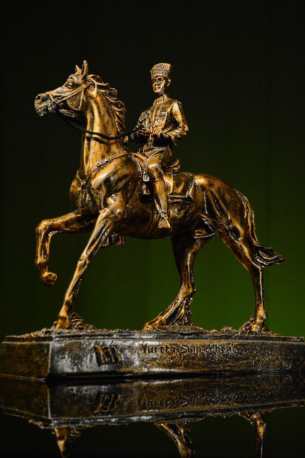 Özel Tasarım At üzerinde Mustafa Kemal Atatürk Gold Altın Bronz Heykel biblo - 5