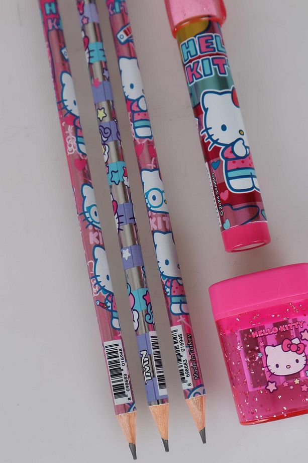 DEKOMUS İLE YENİ SEZON LİSANSLI HELLO KITTY 3 ADET KURŞUN KALEM,ROKET SİLGİ VE ÇİFT BIÇAKLI KALEMTRA - 2