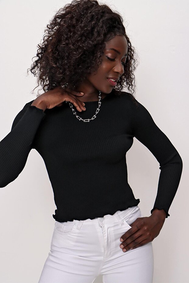 Women's Crew Neck Frilly Thin Knitwear Sweater Black 22sw305
