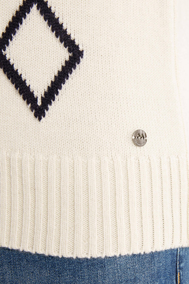 سترة من صوف الحملون مع ياقة بولو بنمط البقلاوة - 8