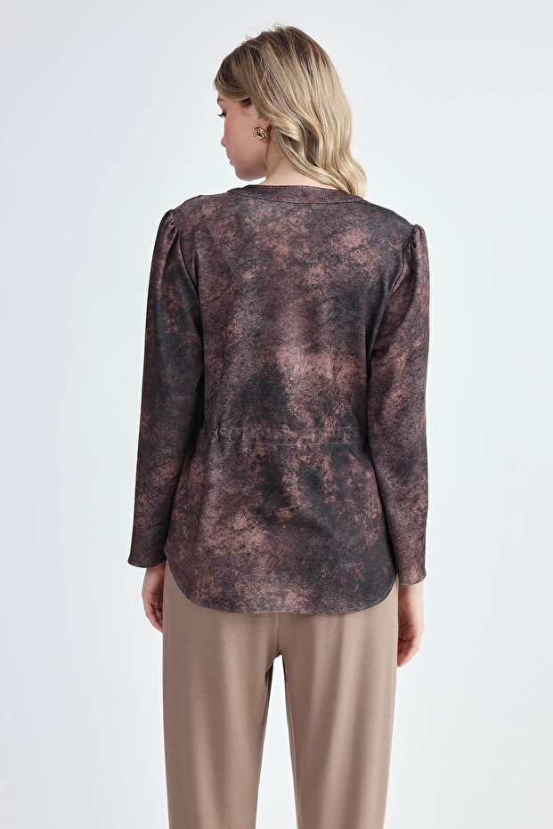 بلوزة منقوشة برباط على الخصر - 5