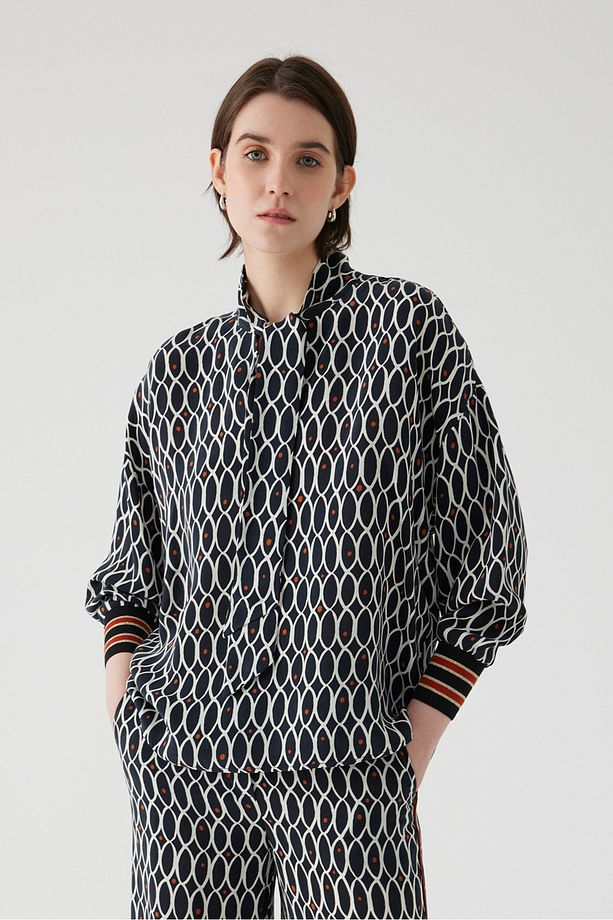 Geometrik Desenli  Regular Fular Yaka Bluz - 1