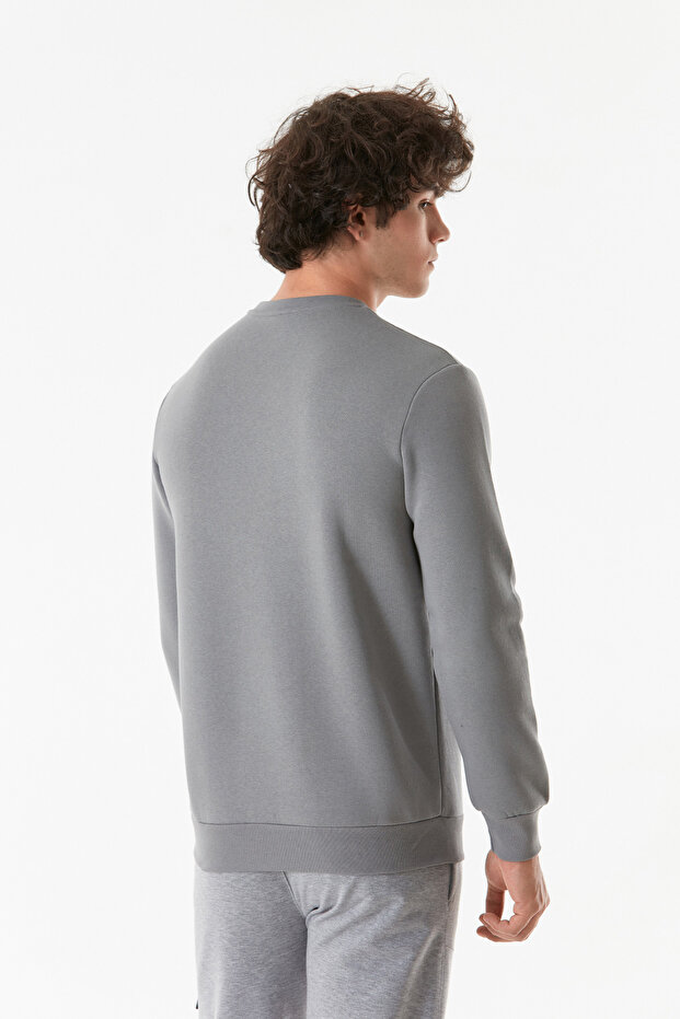 3 Thread Embossed Crew Neck Sweatshirt - 6