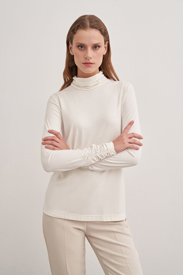 Büzgü Detaylı Bluz - 2