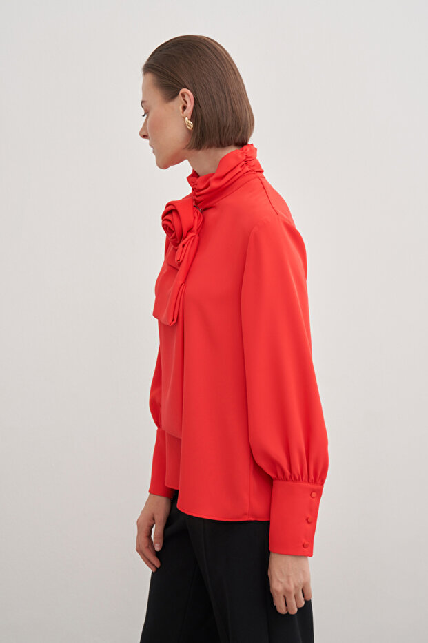 Gül Broşlu Bluz - 3