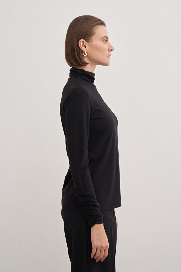 Büzgü Detaylı Bluz - 4