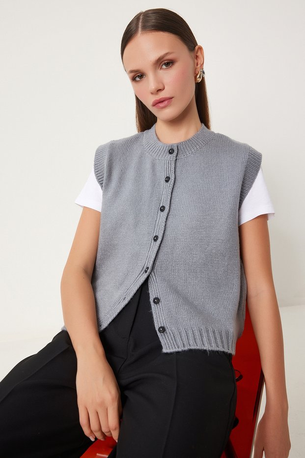 Women's Gray Crew Neck Buttoned Knitwear Vest Us00947